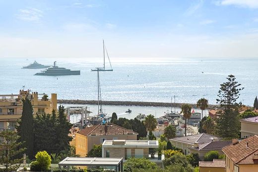 Beaulieu-sur-Mer, Alpes-Maritimesのアパートメント