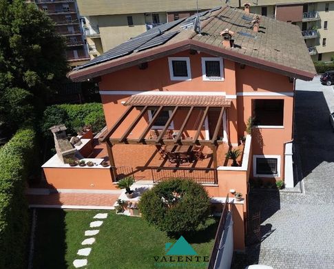 Villa a Zagarolo, Roma