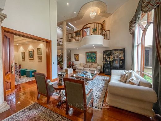 Escazú, Provincia de San Joséの高級住宅