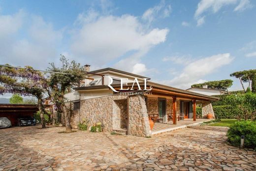 Βίλα σε Φόρτε ντει Μάρμι, Provincia di Lucca