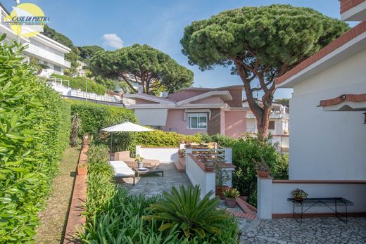 Villa multifamiliale à Loano, Savone