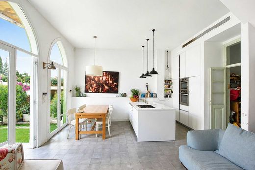 Apartment / Etagenwohnung in Tel Aviv, Tel Aviv District