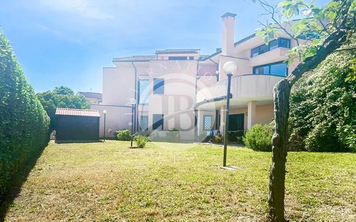 Villa a Fano, Pesaro e Urbino