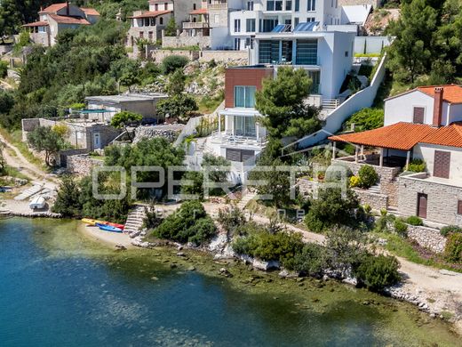 Villa in Brac, Split-Dalmatia