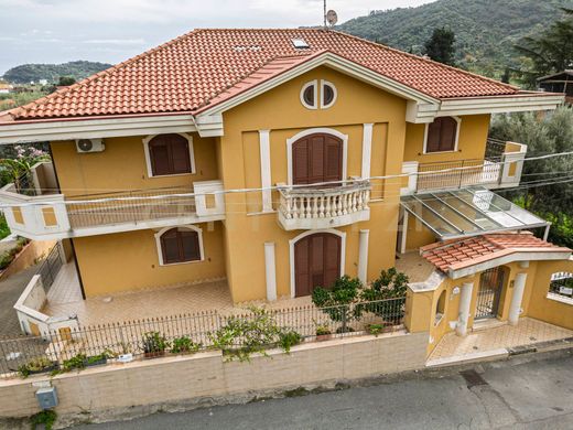 Villa in Savoca, Messina