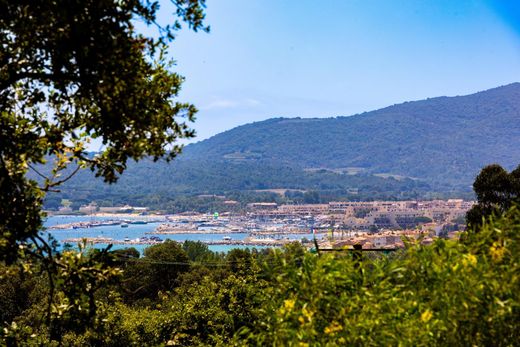 ﻓﻴﻼ ﻓﻲ Grimaud, Var