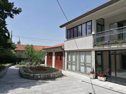 Βίλα σε Basovizza, Trieste