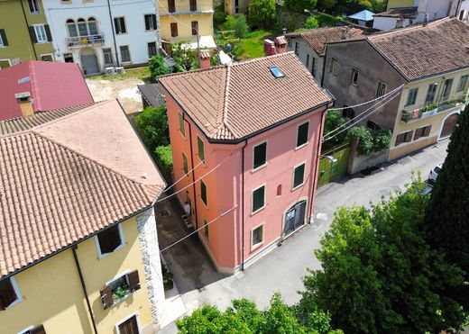 Einfamilienhaus in Avesa, Provincia di Verona