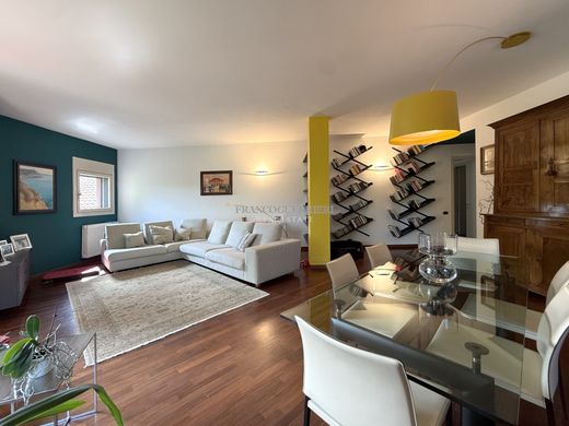 Piso / Apartamento en Lesmo, Provincia di Monza e della Brianza