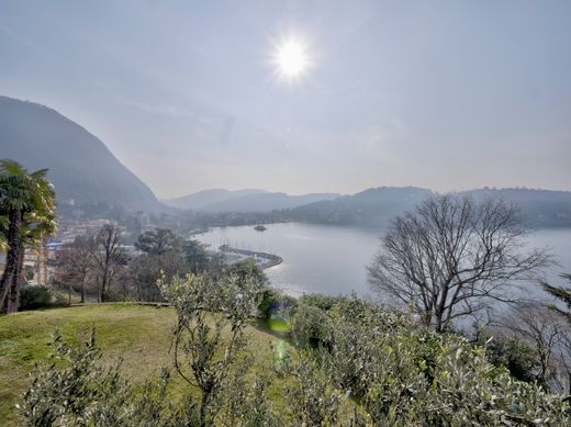 빌라 / Laveno, Provincia di Varese