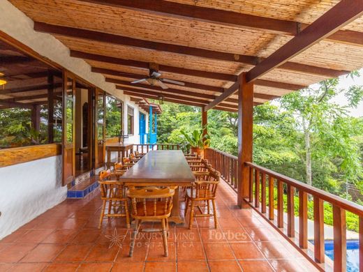 Colón, Moraの高級住宅