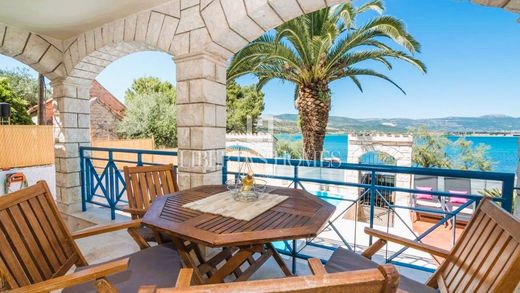 Vrijstaand huis in Čiovo, Grad Trogir