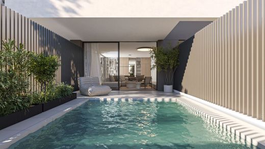 Duplex in Várkiza, Nomarchía Anatolikís Attikís