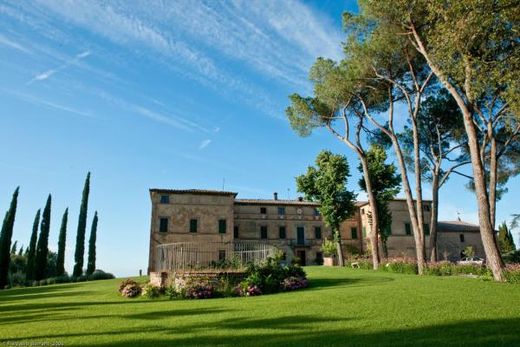 Villa in Bettolle, Province of Siena
