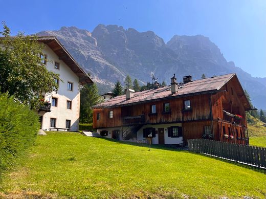 Apartment / Etagenwohnung in Cortina d’Ampezzo, Provincia di Belluno