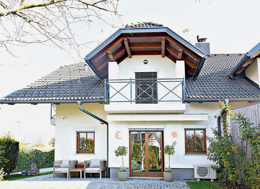 Villa Plurifamiliare a Kranj