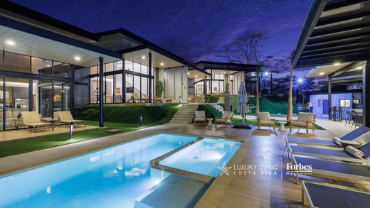Luxury home in Tamarindo, Santa Cruz