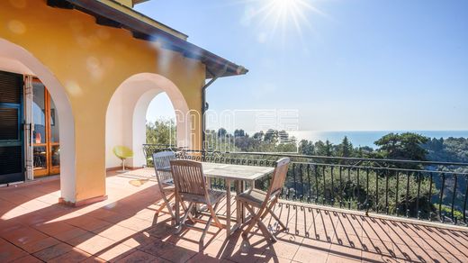 Apartment / Etagenwohnung in Lerici, Provincia di La Spezia