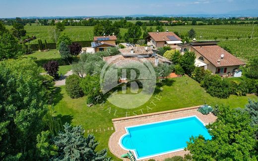 빌라 / Sirmione, Provincia di Brescia