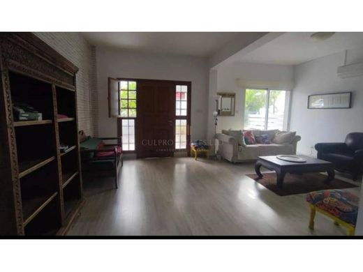 Apartment / Etagenwohnung in Mésa Geitoniá, Limassol District