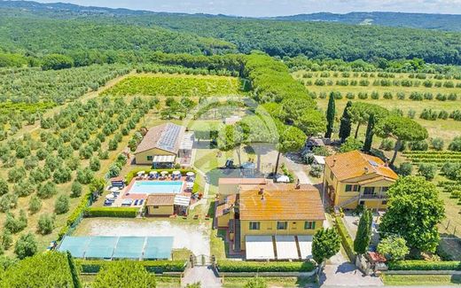 منزل ريفي ﻓﻲ Cecina, Provincia di Livorno