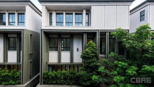 Apartment in Prakanong, Phra Khanong