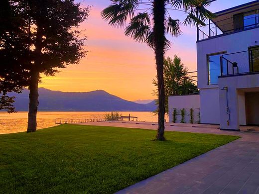 Casa di lusso a Angera, Varese