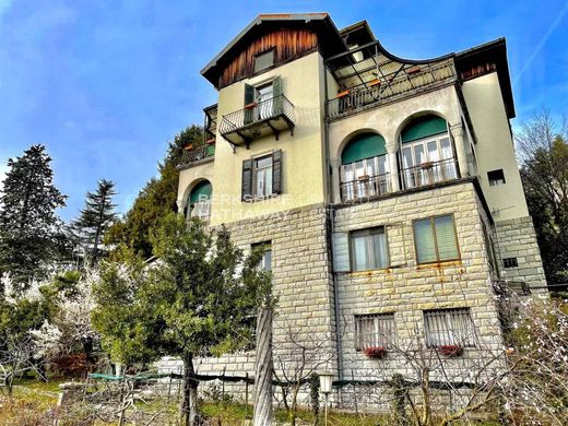 Villa in Centro Valle Intelvi, Provincia di Como