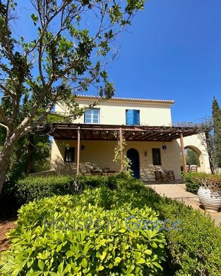 Casa en Spétses, Nomós Piraiós