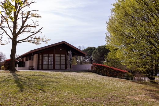 Lignano Sabbiadoro, Udineのテラスハウス