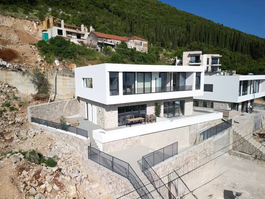 Duplex for sale in Herceg Novi