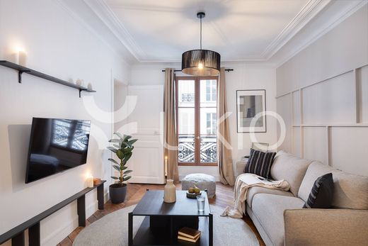 ﺷﻘﺔ ﻓﻲ باريس, Paris