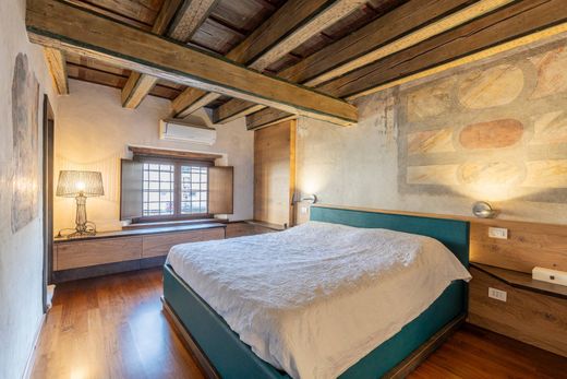 Apartment / Etagenwohnung in Verona, Provincia di Verona