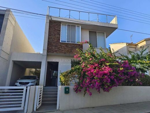 Maison de luxe à Agia Fylaxis, Lemesós