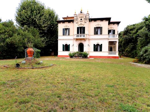 Villa à Viareggio, Lucques