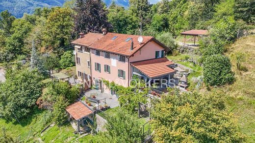 Vrijstaand huis in Comano, Lugano