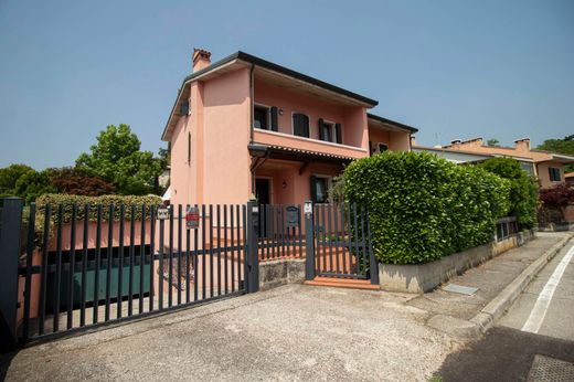 Luxus-Haus in Costermano, Provincia di Verona