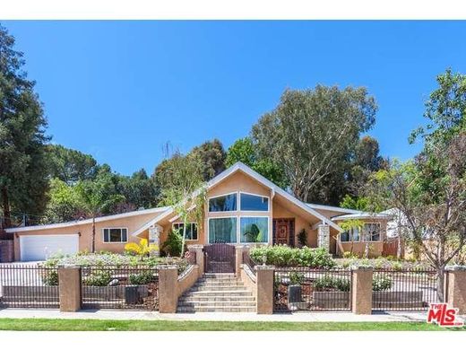 ‏בתים כפריים או חוות ב  Woodland Hills, Los Angeles County