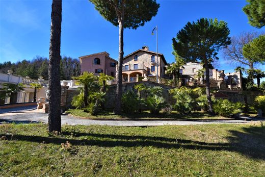 Complesso residenziale a Montefortino, Fermo