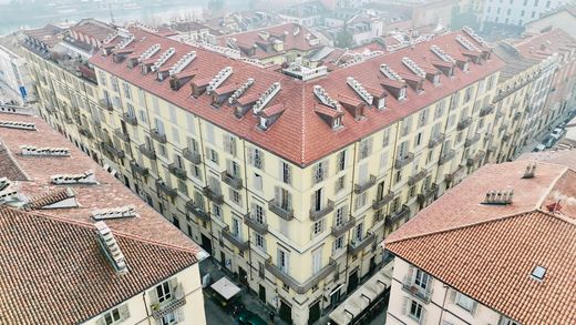 Apartment / Etagenwohnung in Turin, Piemont