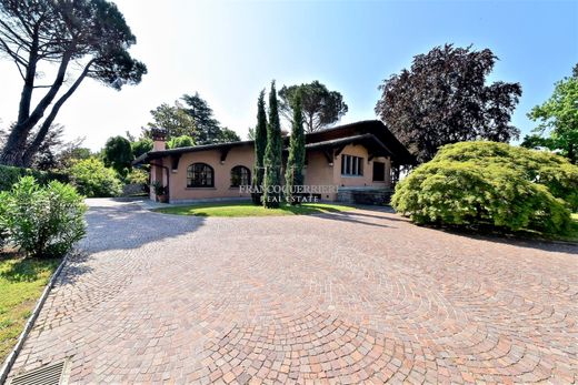 Villa in Erba, Provincia di Como