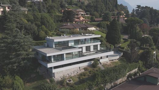 Villa Como, Como ilçesinde