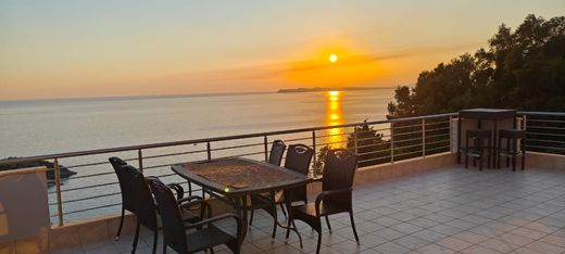 Casa en Pérdika, Tesprótida