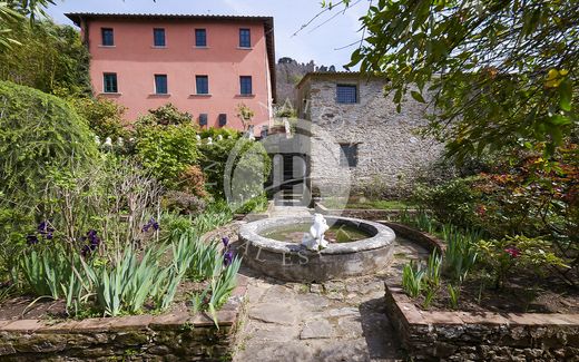 Villa a Pietrasanta, Lucca