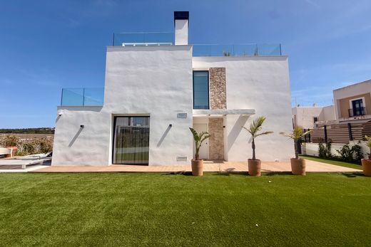 Stadthaus in Cala Tarida, Balearen Inseln