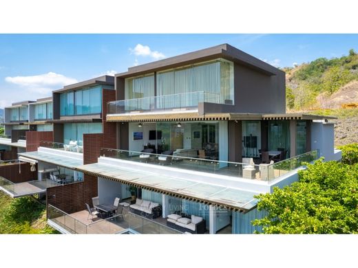 Apartment / Etagenwohnung in Jacó, Garabito