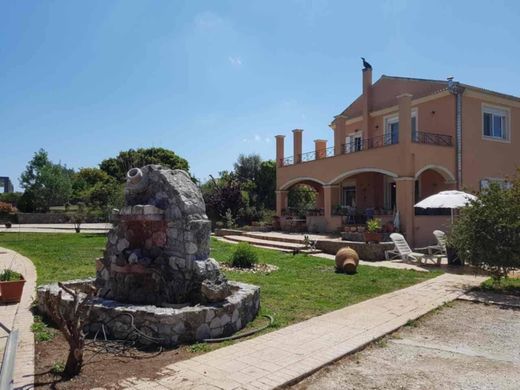 Vrijstaand huis in Corfu, Nomós Kerkýras