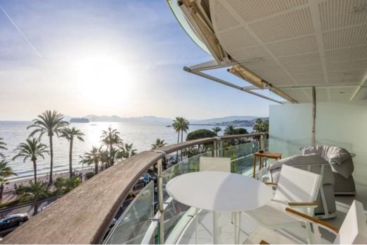 Apartment / Etagenwohnung in Cannes, Alpes-Maritimes