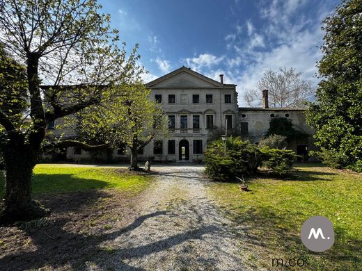 Palazzo a Pravisdomini, Pordenone