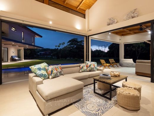 Luxury home in Tamarindo, Santa Cruz